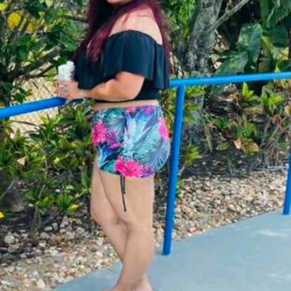 Ruffle top and bottom bikini curvy - Picture 3 of 5